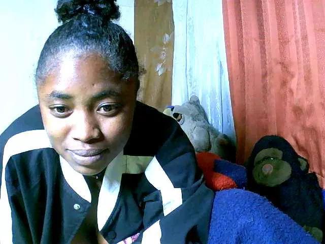 Honoratte from BongaCams