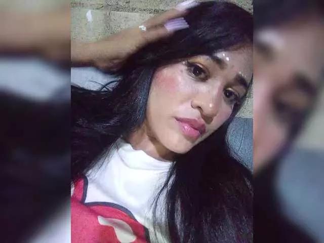 Letty33 from BongaCams