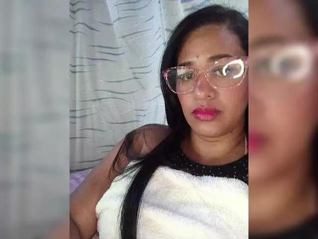Letty33 from BongaCams