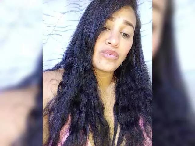 Letty33 from BongaCams