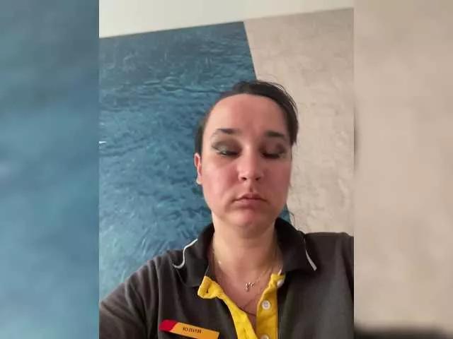 SaliiOnli from BongaCams