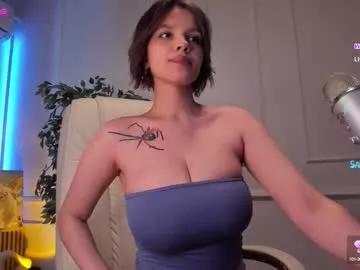 adalyn_glow from Chaturbate