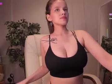 adalyn_glow from Chaturbate