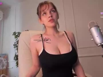 adalyn_glow from Chaturbate