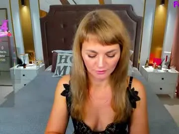 annasimonsj on Chaturbate 