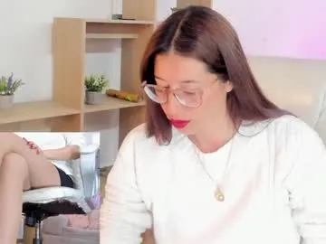 Freechat antoneella__ on Chaturbate