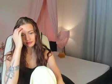 Naked Room aria_mila 