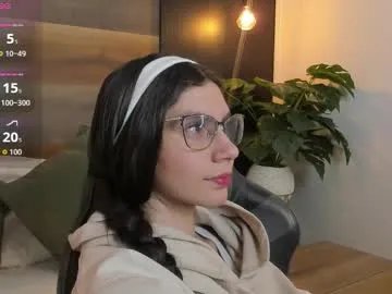 cloee20_ — GOAL: Blowjob + saliva and spit my tits [181 tokens remaining] Im sexy and cute girl, have fun  #glasses #smalltits #lovense #braces #18