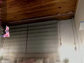 Freechat cristal__hot_1 on Chaturbate