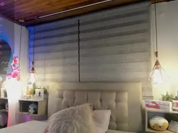 Freechat cristal__hot_1 on Chaturbate