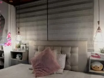 Freechat cristal__hot_1 on Chaturbate