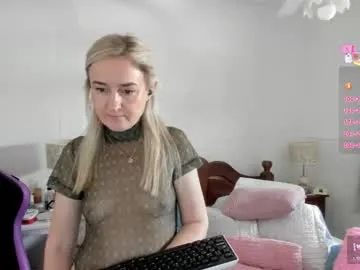 Freechat dulcejulia on Chaturbate