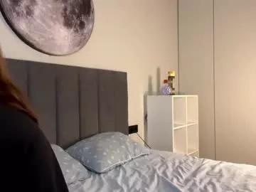 ellie_hollow from Chaturbate
