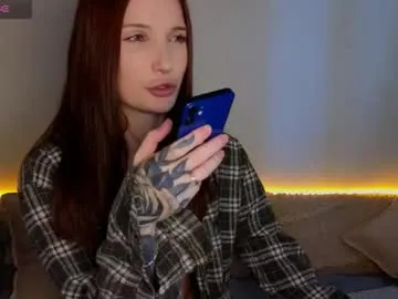 Freechat emilytrays on Chaturbate