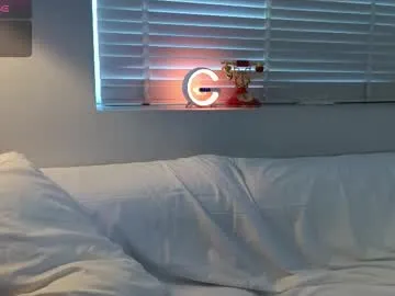 Freechat emilytrays on Chaturbate