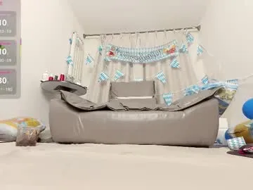 Freechat foxyiyi on Chaturbate