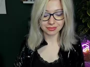 Naked Room heidi_pleasure 