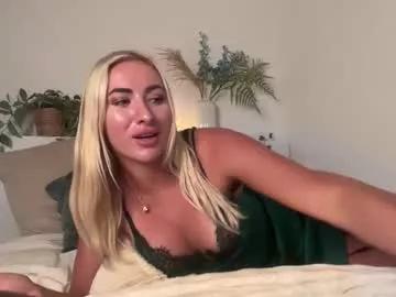Naked Room heyskylar 