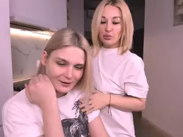 Freechat hottyblonds on Chaturbate