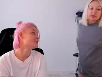 Freechat hottyblonds on Chaturbate