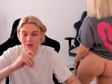 Freechat hottyblonds on Chaturbate