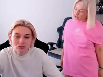 Freechat hottyblonds on Chaturbate