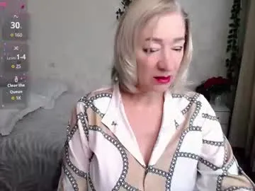 hunters_woman — GOAL: hand in bra [12 tokens remaining] Welcome to my room! #mature #blonde #bigboobs #milf #bigass