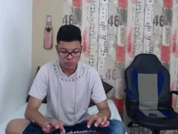 Freechat ian_tomson on Chaturbate