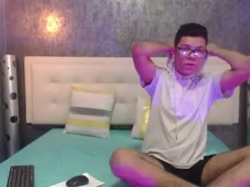 Freechat ian_tomson on Chaturbate