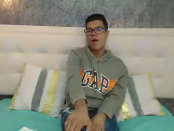 Freechat ian_tomson on Chaturbate