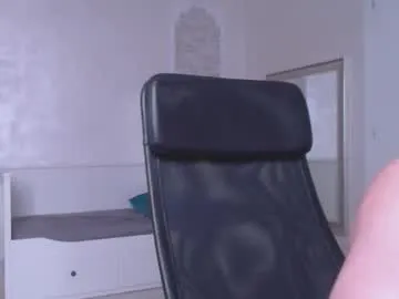 Freechat ivanhydee on Chaturbate