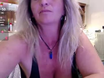 jennadeluxe from Chaturbate