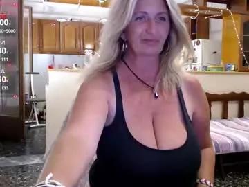 jennadeluxe from Chaturbate