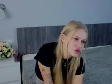 jessica_nelson — goal : change hairstyle hi it's my first day let's have fun #Teen #lips #18 #new #sexyblonde [33 tokens remaining]