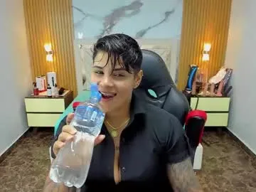 Freechat karolandluna on Chaturbate