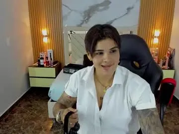 Freechat karolandluna on Chaturbate