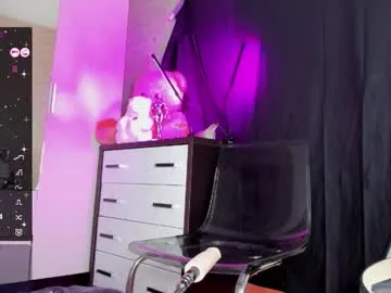 Freechat karolinaaa_hot on Chaturbate