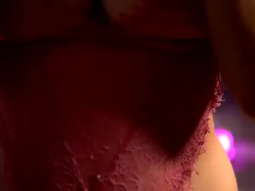 Freechat kellymathews on Chaturbate