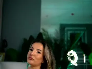 Freechat kellymathews on Chaturbate