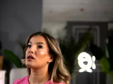 Freechat kellymathews on Chaturbate