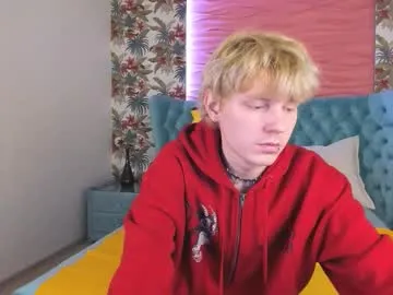 Freechat kevinm1lky on Chaturbate