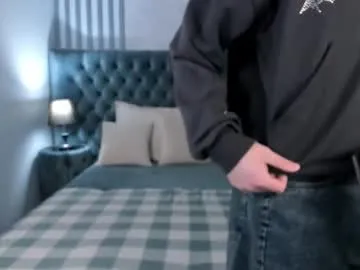 Freechat kevinm1lky on Chaturbate