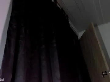 Freechat kortneyhills on Chaturbate