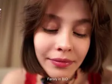 Freechat krissyhei on Chaturbate