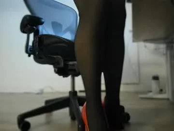 lisalegs99 — Chat and play in tights #pantyhose #highheels