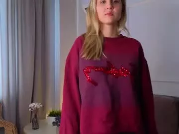 Freechat maydacroswell on Chaturbate