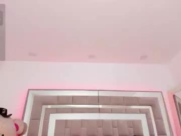 Naked Room nicolle_foxy 