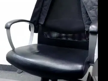 Chaturbate officelush is Freechat officelush — at the office....very risky. #office #bulge #hairy #muscle #uncut