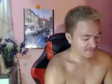 Freechat petitehugecockxnxxx on Chaturbate