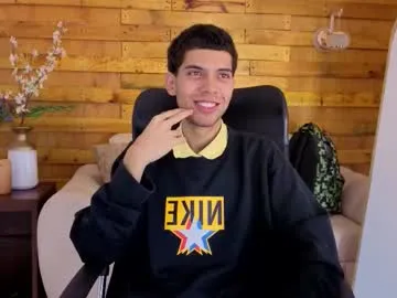 Freechat prettyboyy_13 on Chaturbate